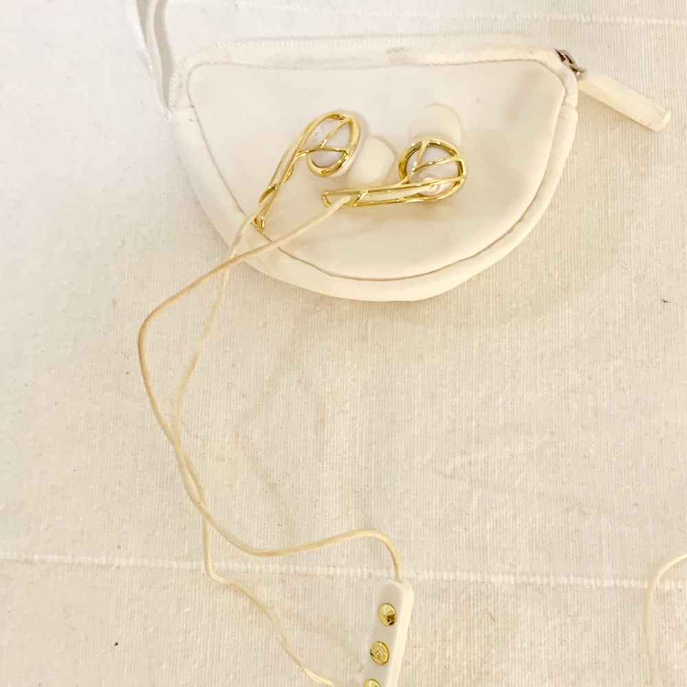 FRENDS Gold/White Earphone 50” long